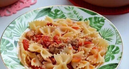 低热量番茄肉酱蝴蝶意面,色香味美,减肥吃正适合,好吃没负担